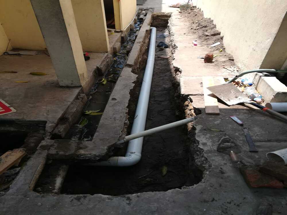 Reparación de drenaje con tubos PVC