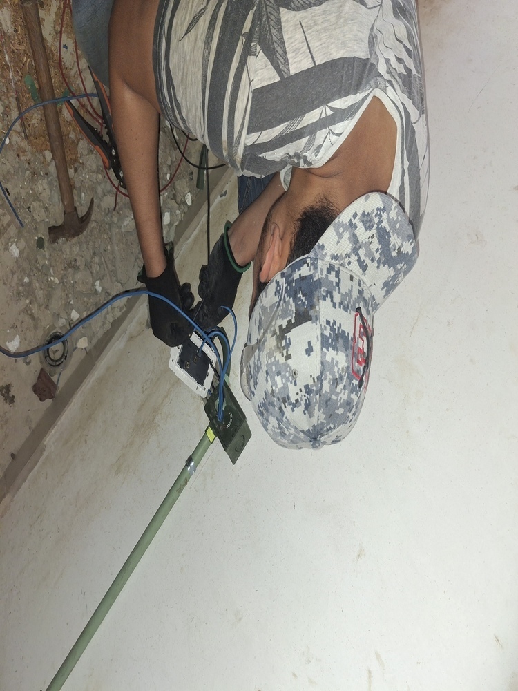 Instalación de tubería conduit y contactos